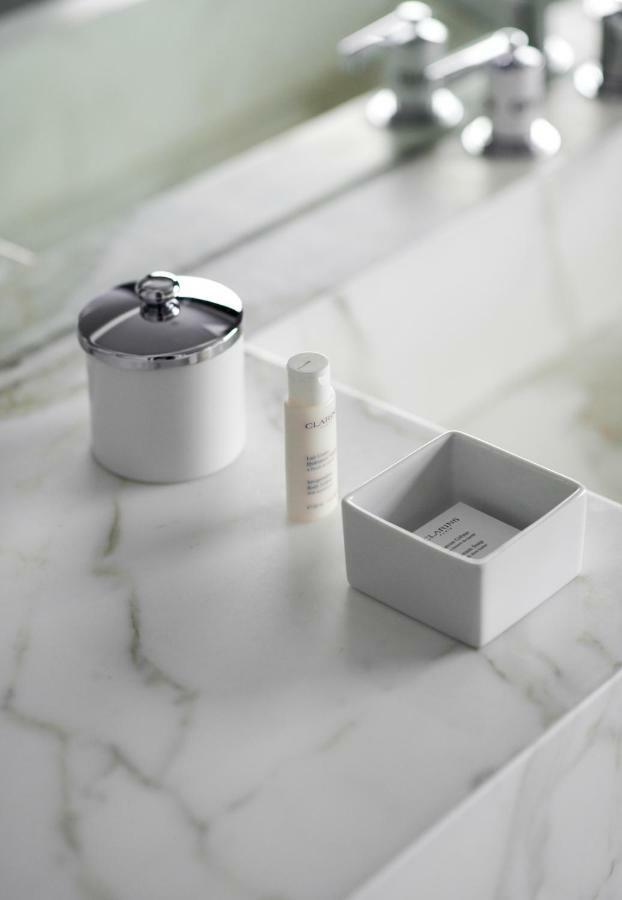 Hotel Odette En Ville 익셀레스 외부 사진
