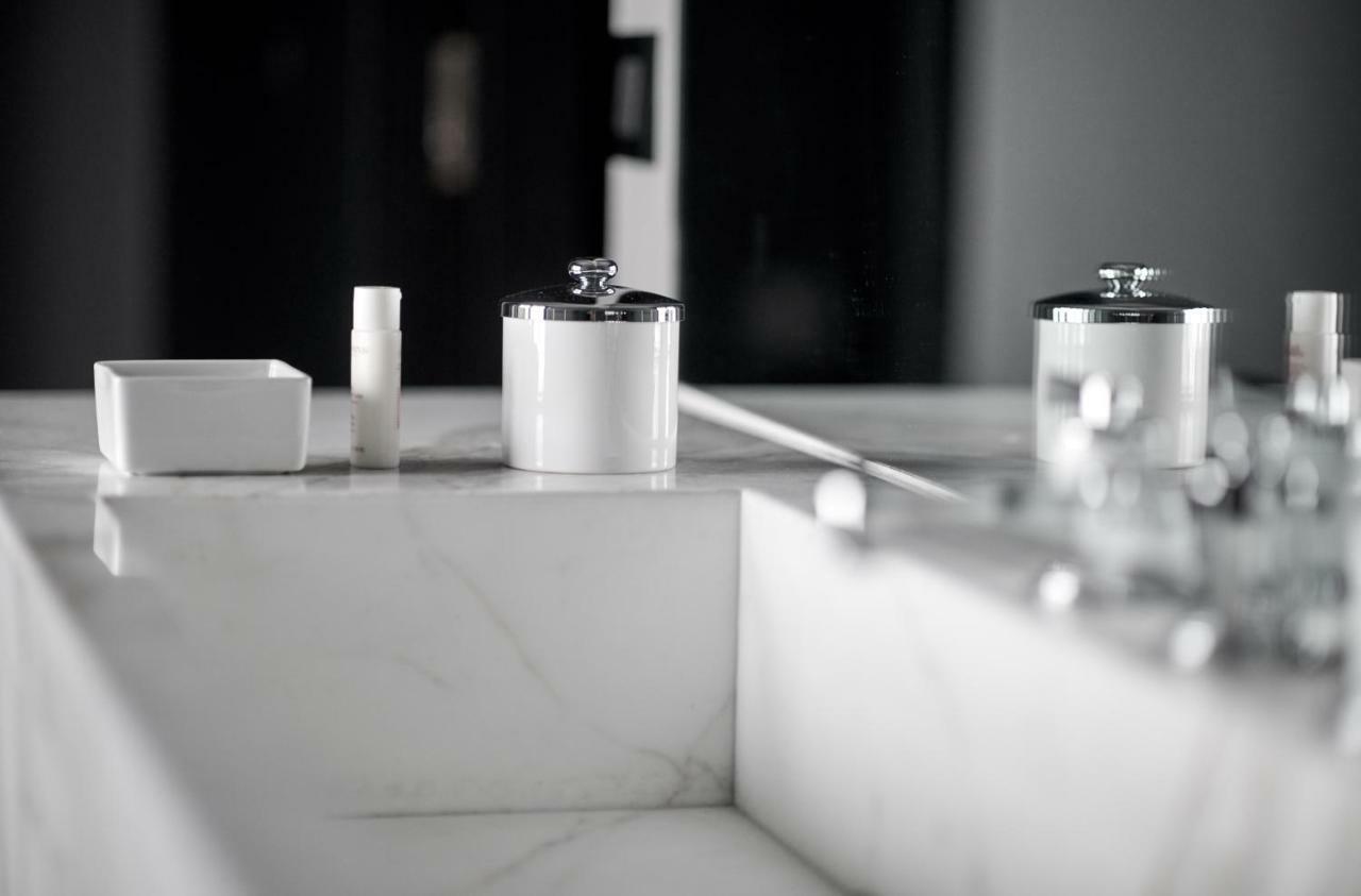Hotel Odette En Ville 익셀레스 외부 사진