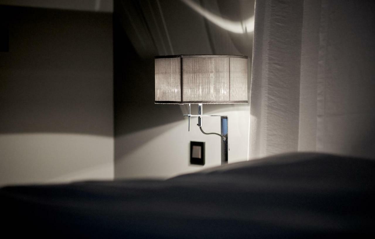 Hotel Odette En Ville 익셀레스 외부 사진