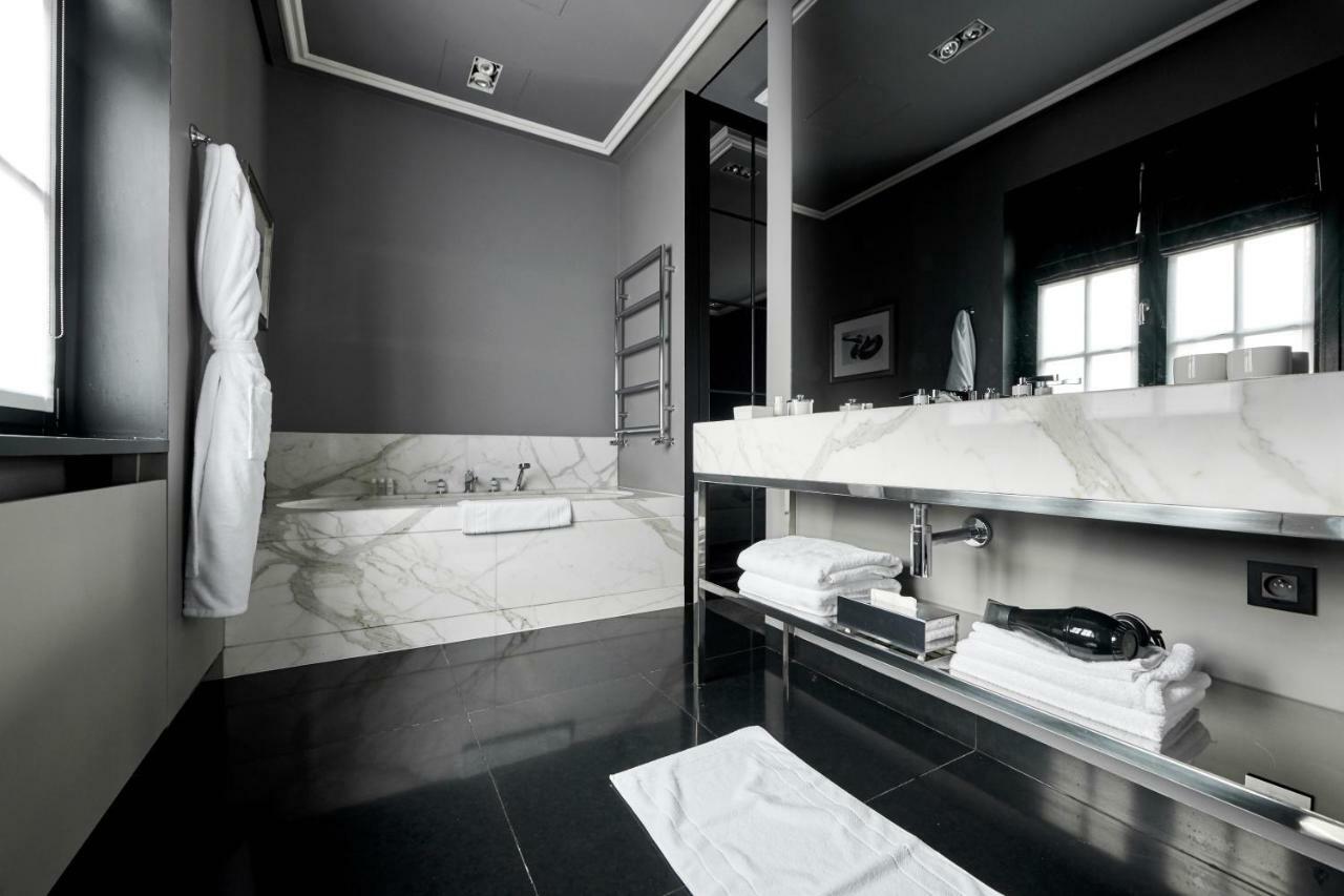 Hotel Odette En Ville 익셀레스 외부 사진
